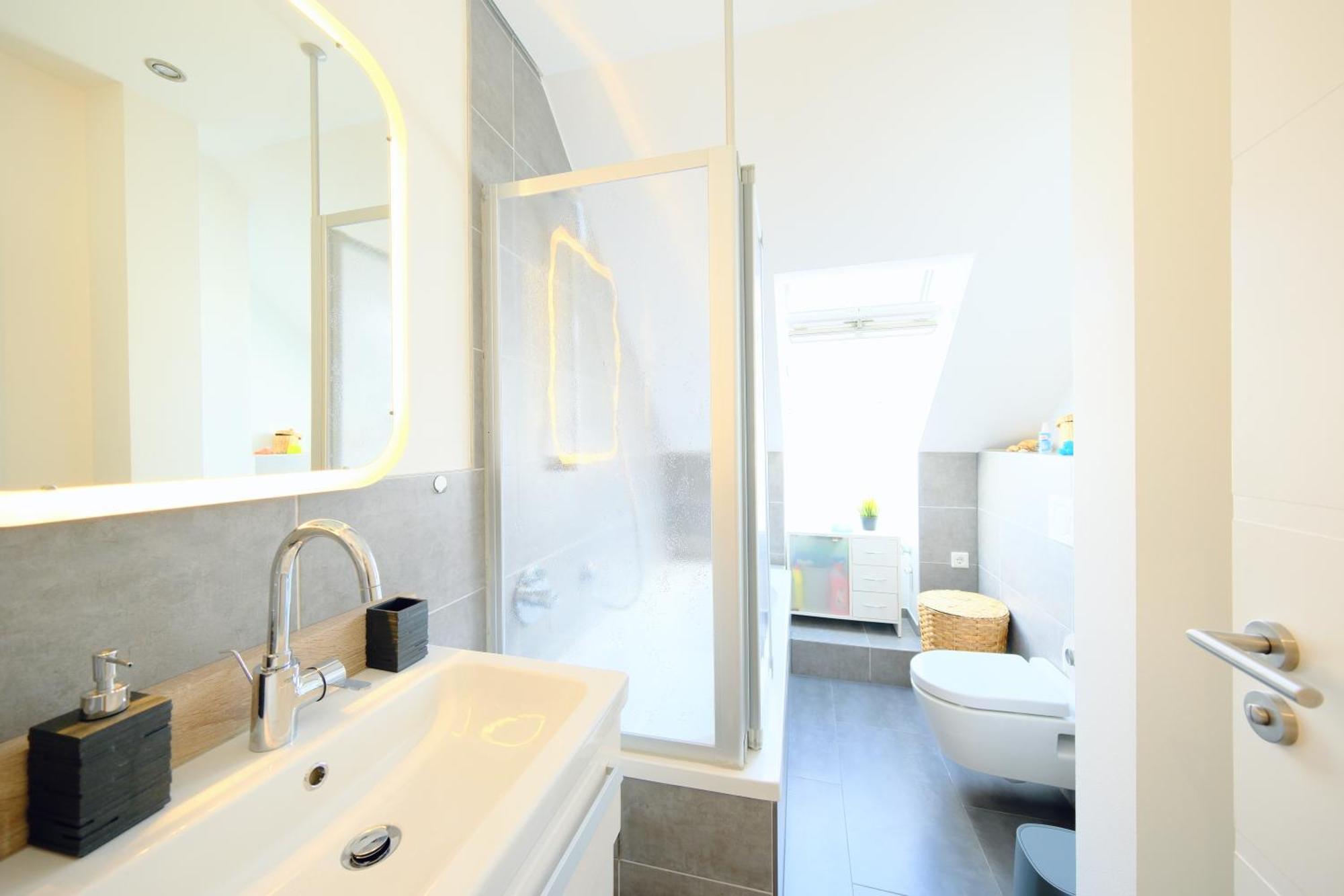 Happybnb - Stilvolles, Naturgelegenes Apartment Mit Blick Auf Den Mittellandkanal Und Die Wasserstadt Hannover - Kamin, Parken Und Spielplatz Exterior photo