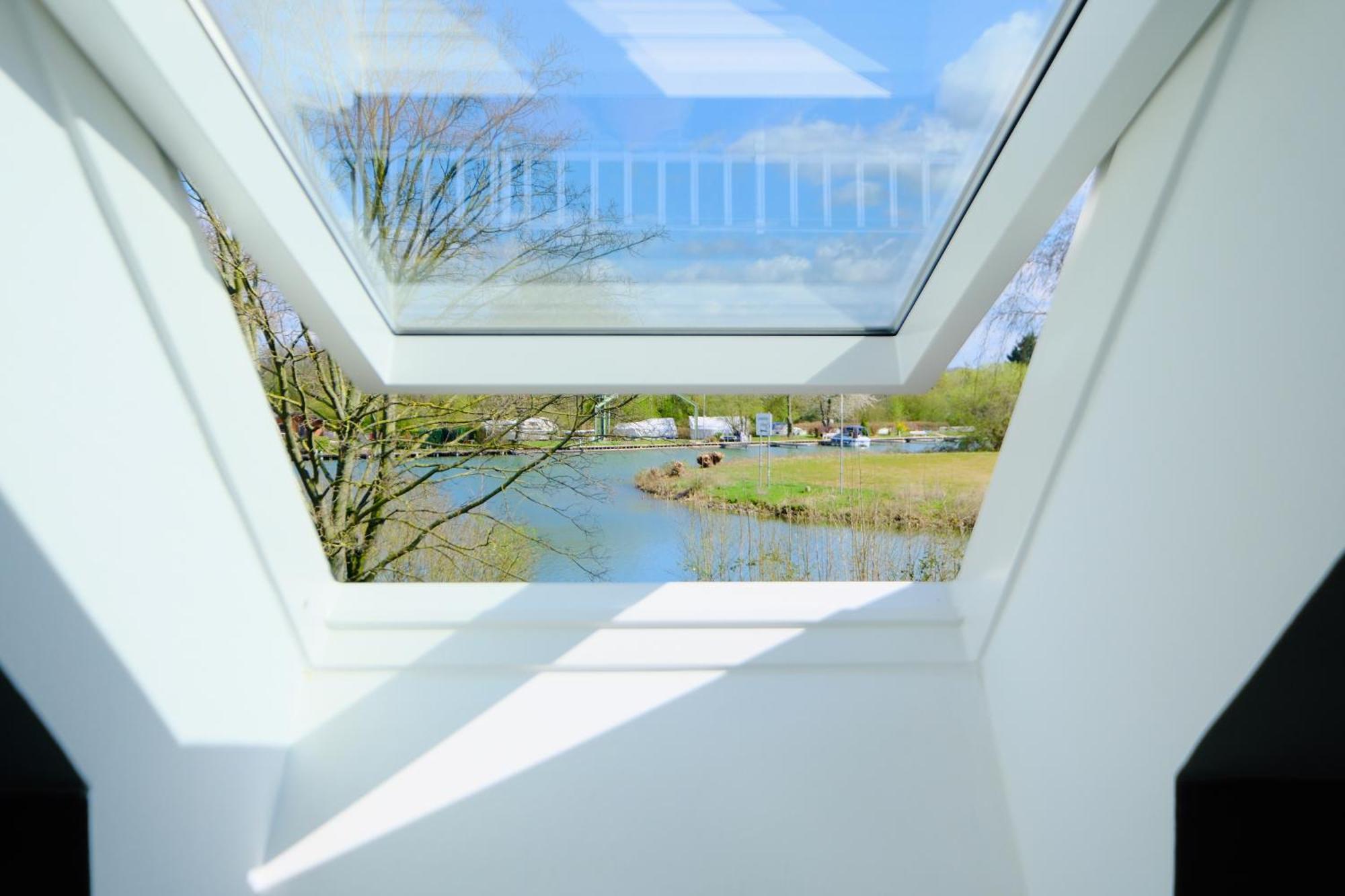 Happybnb - Stilvolles, Naturgelegenes Apartment Mit Blick Auf Den Mittellandkanal Und Die Wasserstadt Hannover - Kamin, Parken Und Spielplatz Exterior photo