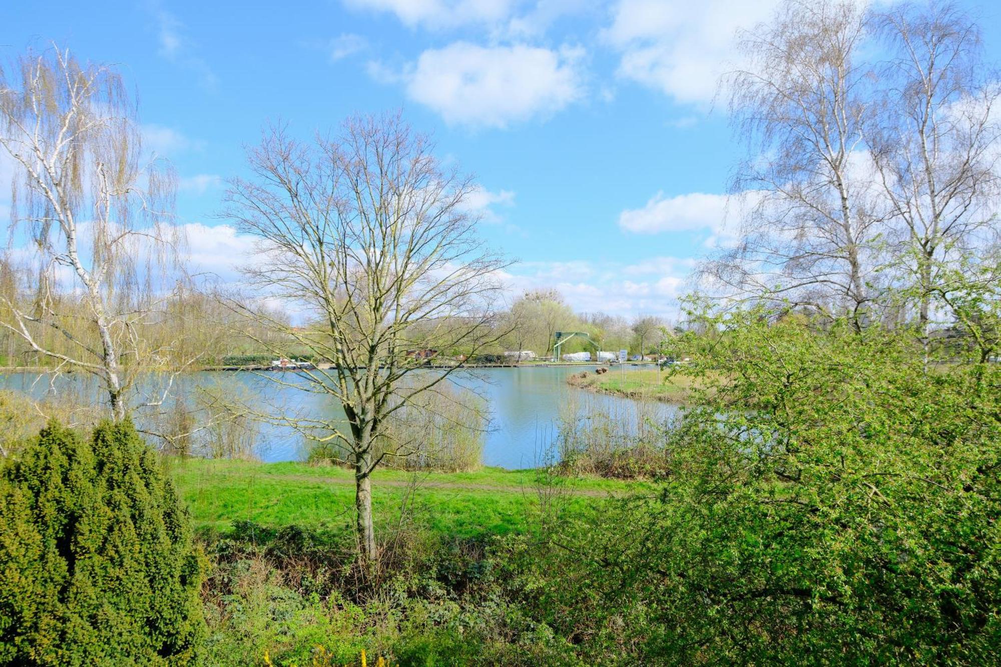 Happybnb - Stilvolles, Naturgelegenes Apartment Mit Blick Auf Den Mittellandkanal Und Die Wasserstadt Hannover - Kamin, Parken Und Spielplatz Exterior photo